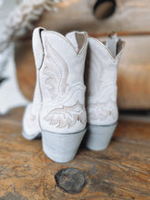 Load image into Gallery viewer, Ariat Chandler Cloud Bootie
