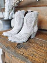 Load image into Gallery viewer, Ariat Chandler Cloud Bootie
