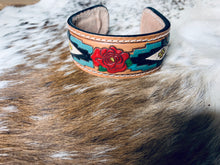 Load image into Gallery viewer, Leather cuff
