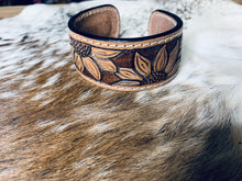 Load image into Gallery viewer, Leather cuff
